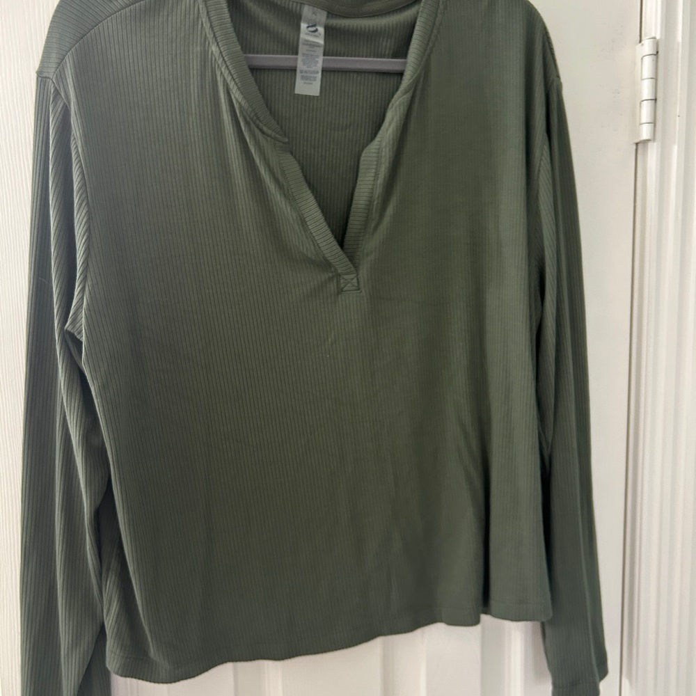 Lou & Grey Forest Green Long Sleeve V-Neck Top